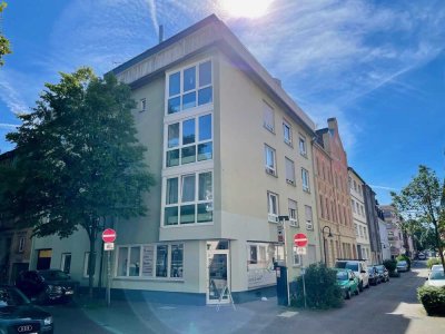 Renovierte 2,5-Raum-Penthouse-Wohnung mit Balkon in Kaiserslautern