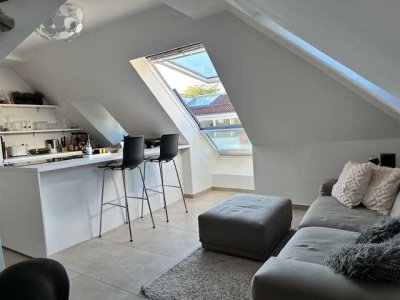 Elegante, helle 4-Zimmer-Wohnung im Dachgeschoss einer denkmalgeschützten Villa