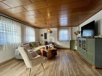 ZWEI EINHEITEN, EINE FAMILIE UND SEHR GUTER ZUSTAND