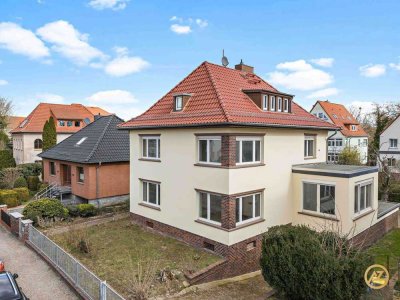 „Stilvolle Stadtvilla in Stadtfeld Ost – Großzügiges Grundstück & viel Potenzial zur Gestaltung“