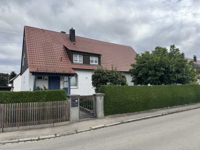 Mehrgenerationen-/ Zweifamilienhaus mit sehr gepflegtem Garten samt Pool