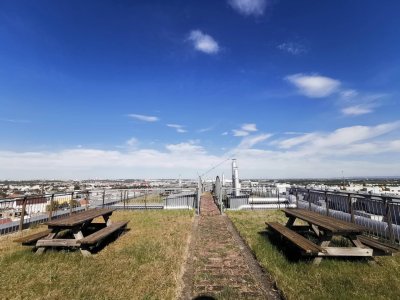 Privatvermietung - helle Singlewohnung mit Fernblick &amp; Top-Anbindung