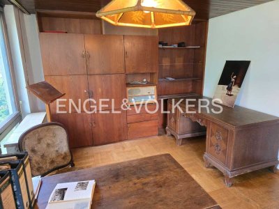 Wundervoller Rückzugsort: Bungalow unter dem Dach einer Zeder • Sanieren und genießen!