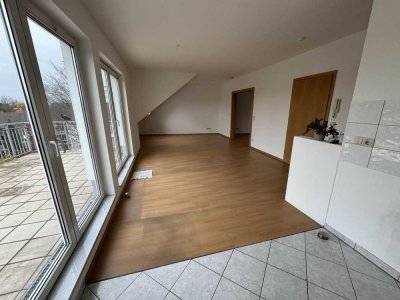 3-Zimmer DG-Wohnung mit Balkon und Garage