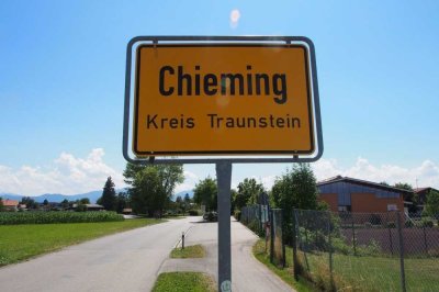 Zwischen Chieming (3 km) und Traunreut - Wohnhaus mit idyllischem Gartengrundstück
