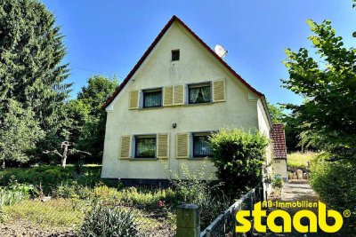 IDYLLISCHES 1-FAM.-HAUS MIT NEBENGEBÄUDE UND GROßEM GARTENAREAL - ALLEINLAGE!