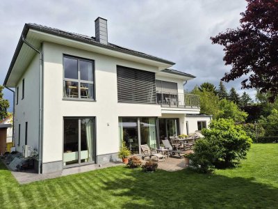 Wunderschönes sonnendurchflutetes Einfamilienhaus mit luxuriöser Innenausstattung , EBK, Garagen