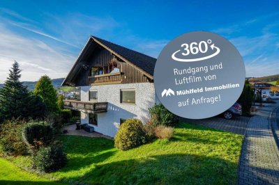 Großzügiges Ein- bis Zweifamilienhaus mit integrierter Doppelgarage und Doppelcarport!