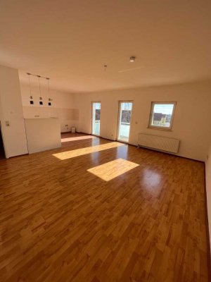 1. Monat Kaltmietfrei Geräumige 3-RW - sonniger, großer Balkon - Bad mit Wanne und Dusche