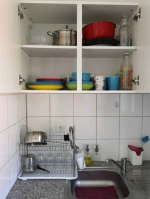 Die Wohnung befindet sich in einem gepflegten, modernen Mehrfamilienhaus in zentraler