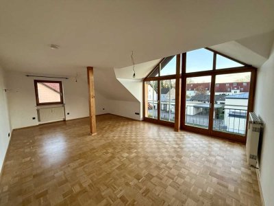 Sehr helle 2,5 Zimmer Dachgeschosswohnung direkt am Stadtpark Erding