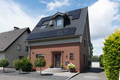 Wohnraum mit Weitblick! Modernisiertes Zweifamiliendomizil – mit Aufstockung und riesigem Grundstück