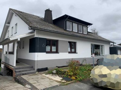 4-Zimmer-Wohnung mit Glasfaser, Balkon, Garage, Stellplatz, Gäste WC, Einbauküche.