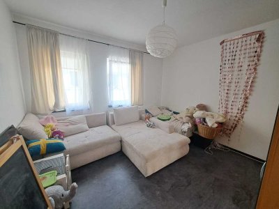 KAPITALANLAGE! Gepflegte 3-Zi.-Whg. * Balkon * EBK * vermietet * in S-Untertürkheim!