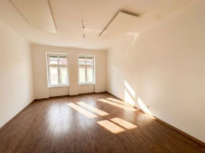 Kernsanierte Altbauwohnung mit Schlossbergblick