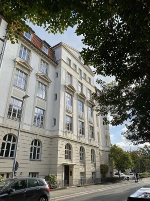 Schöne helle Altbauwohnung in Toplage