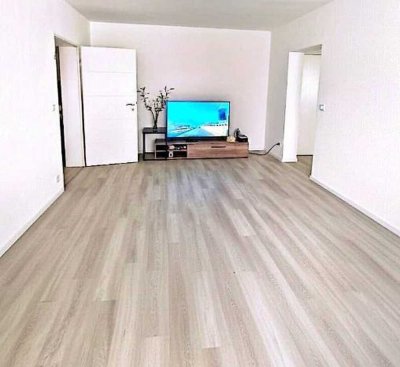 2-Zimmer-Wohnung mit guter Verkehrsanbindung mit Balkon und weitere