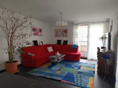 WIE NEU! Exklusive 4-Zimmer-Wohnung mit Balkon und Tiefgaragenplatz