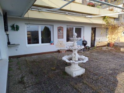 Geräumige, modernisierte 5,5-Zimmer-Terrassenwohnung mit Einbauküche in Rheinfelden (Baden)