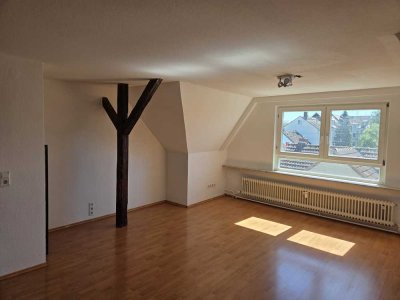 Wohnen mit Charakter: Zweizimmerwohnung mit Wohnküche g in Frankfurt-Nied