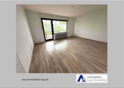 Gemütliche 2-Zimmerwohnung mit Balkon und Garage in zentraler Lage von Krefeld-Hüls