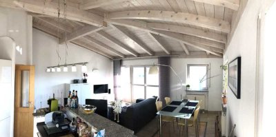 Sonnige 3-Zimmer-DG-Wohnung mit 2 Balkonen und Einbauküche in Kolbermoor