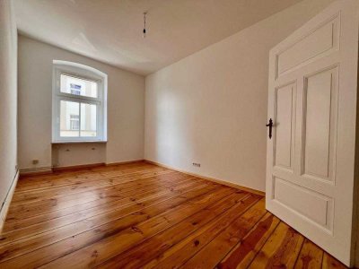 Erstbezug nach Sanierung - Altbauwohnung + Wintergarten & Stellplatz - zentrale Lage v. privat