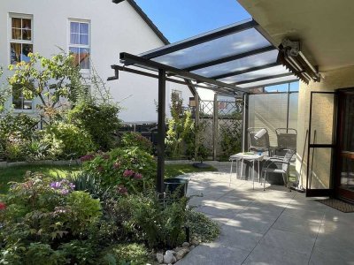 Große EG Wohnung mit eigenem Garten