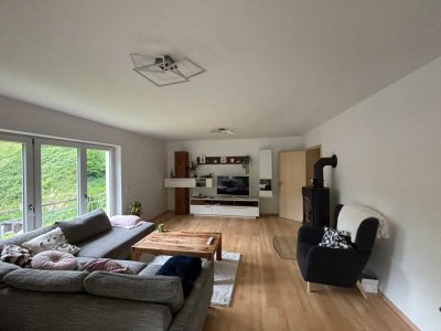 Geräumige, preiswerte 6-Raum-Wohnung über zwei Ebenen - Ideal für besondere Wohnkonzepte