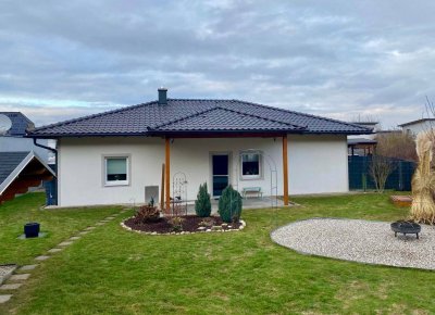 Neuwertiger sehr gepflegter, barrierefreier Bungalow mit 2 Wohneinheiten, sonnigen Garten, Carport und Stellplätzen in 4616 Weißkirchen