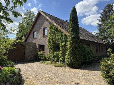 Platz für Familie, Projekte & Visionen – Ihr Zuhause mit 100 m² Halle und Carport.