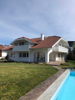 Exklusive Villa in zentraler jedoch ruhiger Lage mit Fernblick - Bergblick - 685