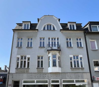 Traumhafte große 4 Zimmer Wohnung in zentraler Lage gegenüber kleinem Park
