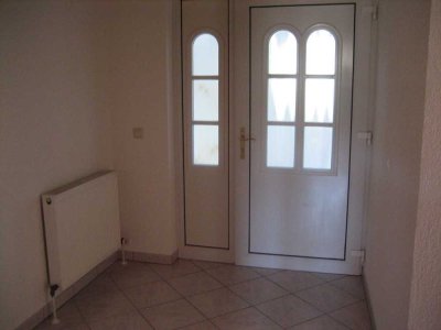 Freundliche und gepflegte 3-Zimmer-Hochparterre-Wohnung mit geh. Innenausstattung