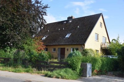 Gut angebunden am Stadtrand leben!   - Doppelhaushälfte in Schnelsen