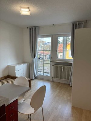 Helles, möbliertes 1-Zimmer-Apartment mit Balkon & Tiefgarage - nahe Uni Regensburg