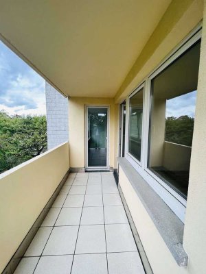 Ab September mieterfrei: 2019 komplett renovierte 2 ZI-Wohnung mit Balkon und Aufzug in Oberursel