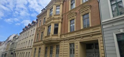 Vorne City – hinten Stadtpark Charmante 4-Zimmer-Wohnung in Gründerzeitprachtbau