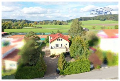 9% Rendite! Repräsentatives, saniertes Anwesen mit Gewerbemöglichkeiten und Bauplatz!