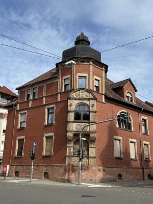 Schöne 5-ZKB Wohnung, in Stadtmitte zu vermieten.
