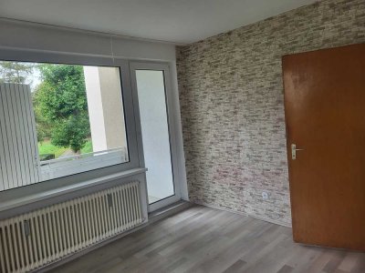 helle 3-Raum Wohnung mit Balkon ins Grüne