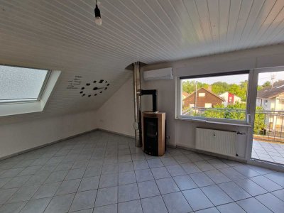 Smart & stilvoll: 3,5-Zi.-DG-Wohnung mit Garten, Garage, Stellplatz – frisch renoviert