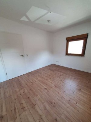 Kernsaniert 2021 | Helle 2-ZKB-DG-Wohnung mit Top-Ausstattung