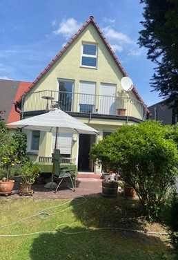 DOPPELHAUSHÄLFTE mit Garage und Südterrasse mit großem Garten in ruhiger, zentrumsnaher Wohnlage  90