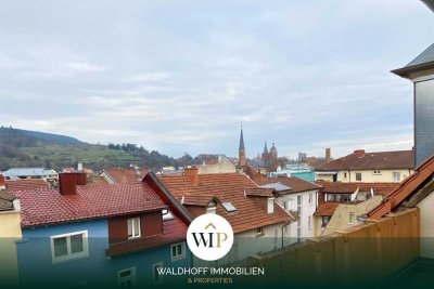 Zentrale 4 ZKB Wohnung mit Fernblick, PKW Stellplatz und 2 Balkonen