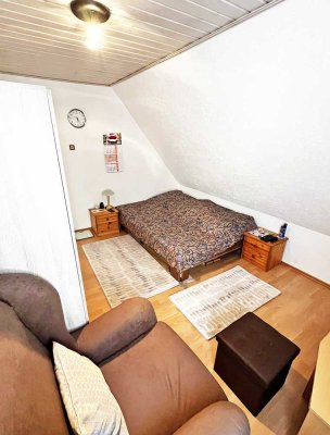 +++ Gemütliche  3 Zimmer im Dachgeschoss - optimaler Grundriss - inkl. gepflegtem Bad & EBK +++