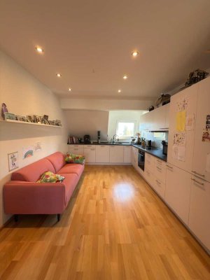 Hochwertige 4-Zimmer-Maisonette-Wohnung zum Wohlfühlen (mit kostenlosem Stellplatz)