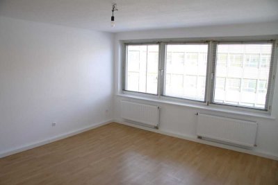 3 Zimmer Wohnung mit EBK + Balkon + Klimanalage in Hannover City