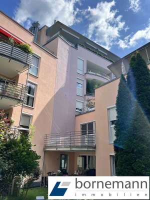 Nähe Marienbergpark! Freie 3-Zi.-Wohnung mit großem Westbalkon + TG!
