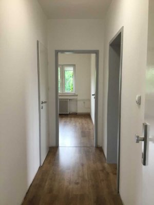 Besichtigung Montag 18:00 Uhr,,Schnäppchen - Zwei ETW,s  bezugsfrei PKW-Plätze , Sauna - Nebengelass
